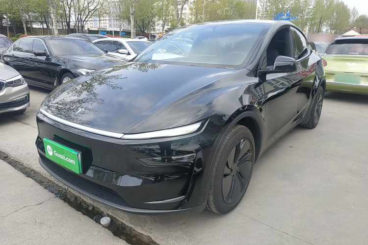 Tesla Model Y 2026 #2 Tesla Model Y 2026 car image #2