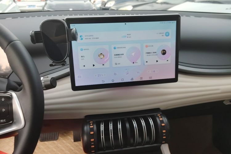 BYD Yuan Plus 2025 immagine di auto #13