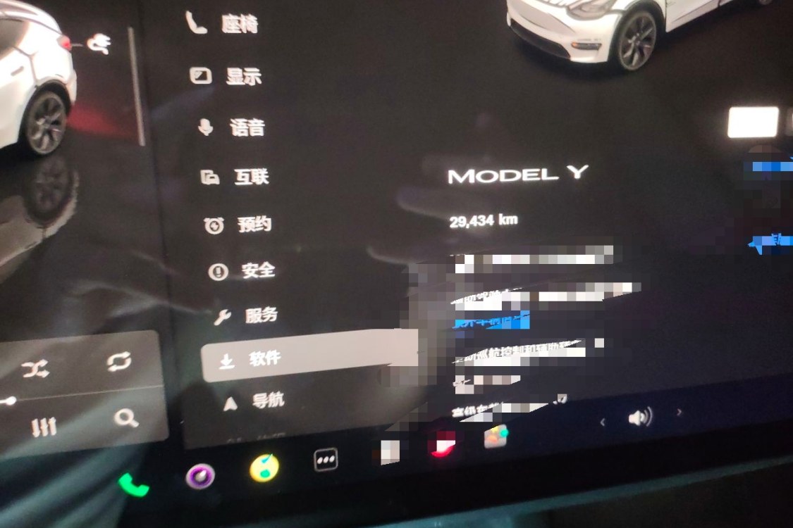 Tesla Model Y 2024 car image #25