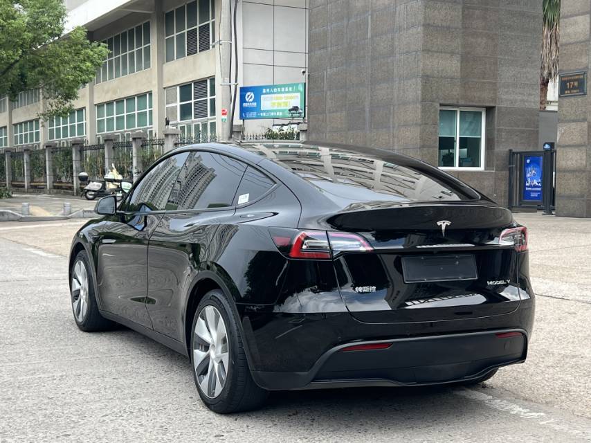 Tesla Model Y 2022 #11 Tesla Model Y 2022 car image #11
