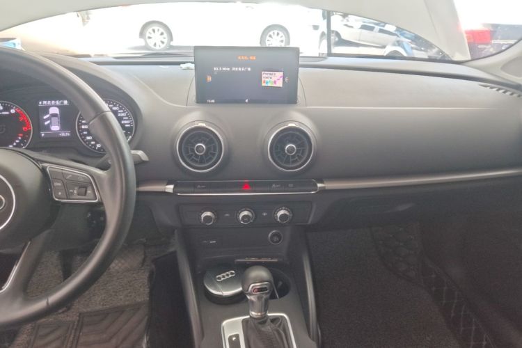 Audi A3 2018 car image #13