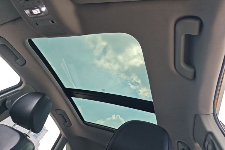 Audi Q3 2016 car image #18