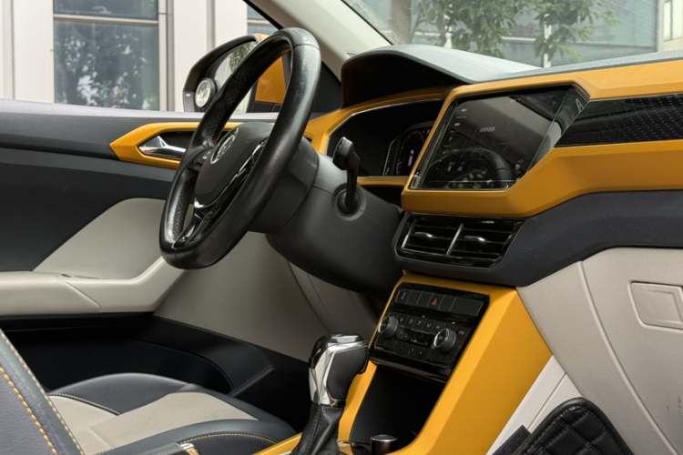 Volkswagen T-Cross 2019 #12 Volkswagen T-Cross 2019 car image #12