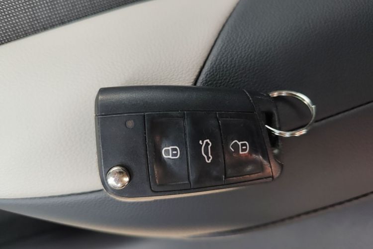 Volkswagen Polo 2020 car image #9