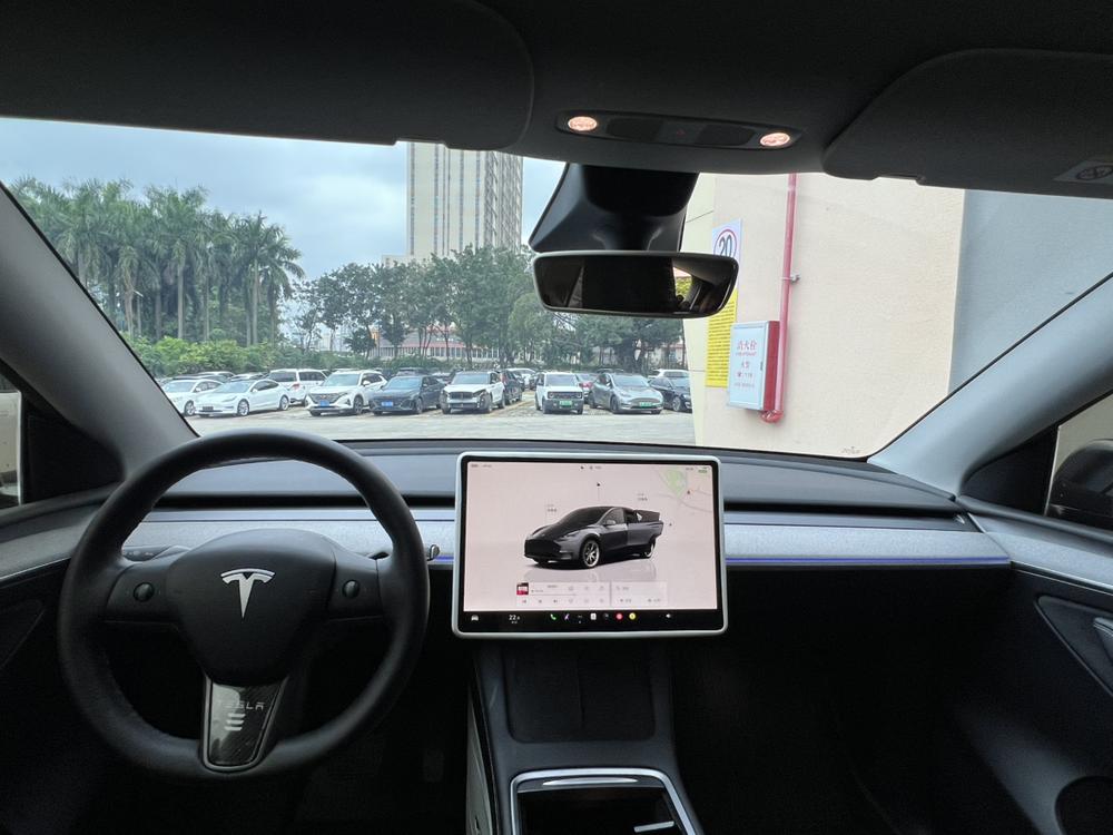 Tesla Model Y 2022 car image #22