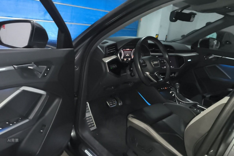 Audi Q3 2024 car image #18