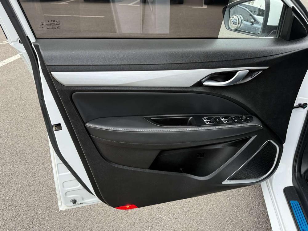 GEELY Emgrand 2018 car image #12