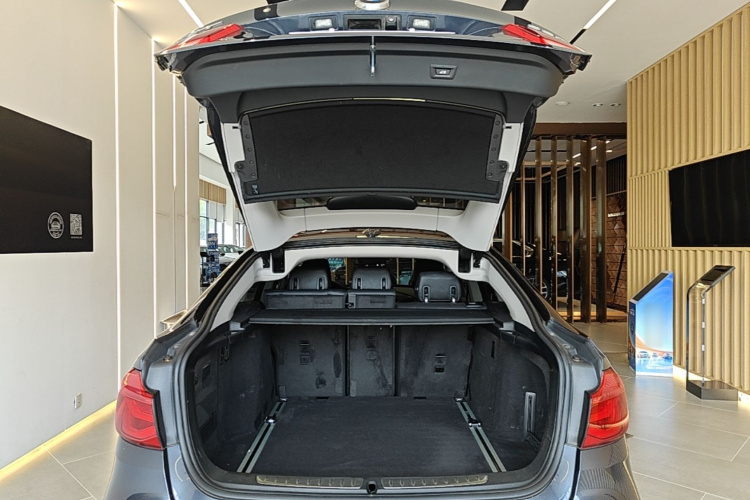 BMW 3 Series GT 2019 #19 BMW 3 Series GT 2019 car image #19