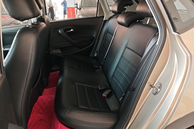 Volkswagen Polo 2017 car image #17