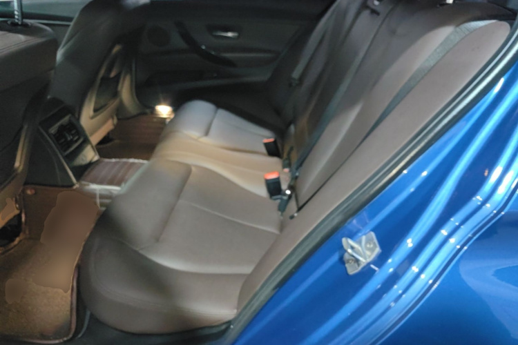 BMW 3 Series 2019 car image #17