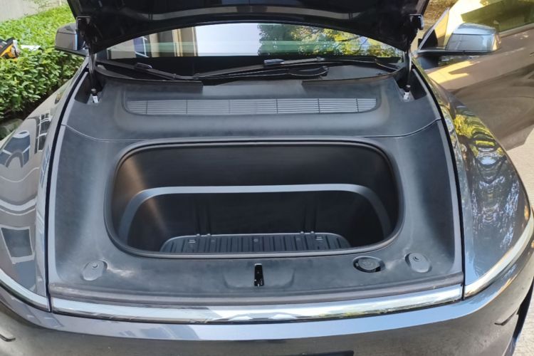 Tesla Model Y 2025 car image #22