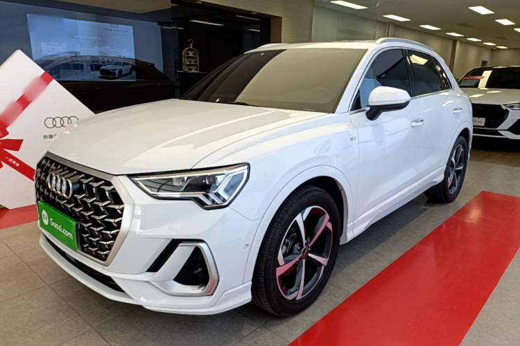 Audi Q3 2025 car image #2