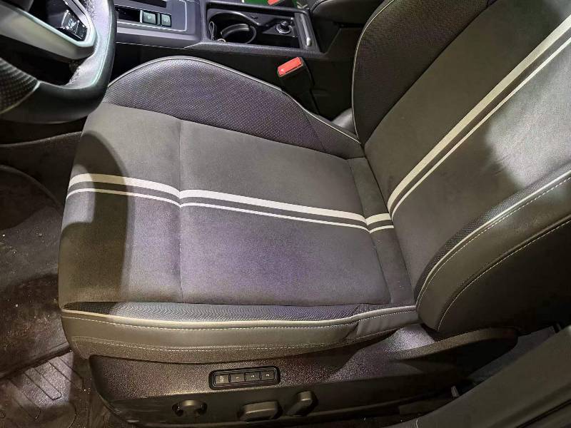 Volkswagen Golf 2022 car image #4