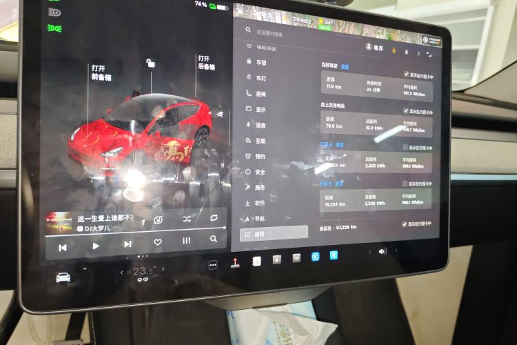 Tesla Model Y 2023 car image #12