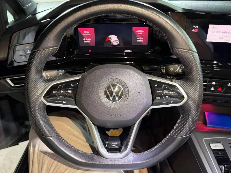 Volkswagen Golf 2022 car image #5