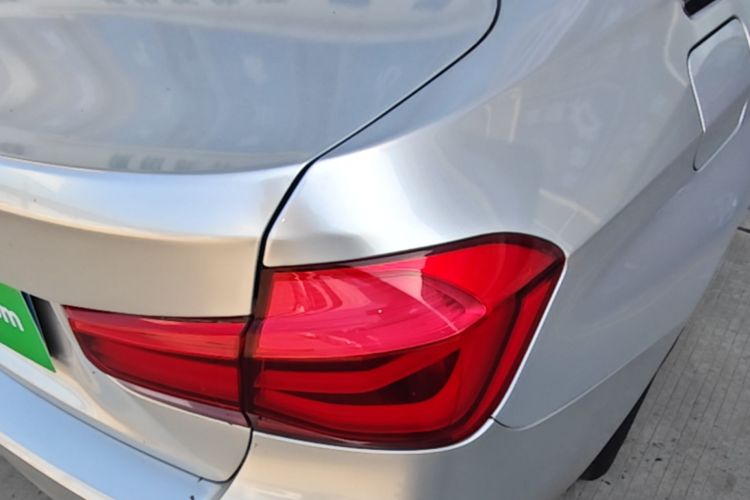 BMW 3 Series 2019 car image #8