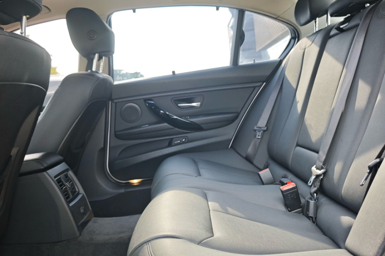 BMW 3 Series 2016 car image #22