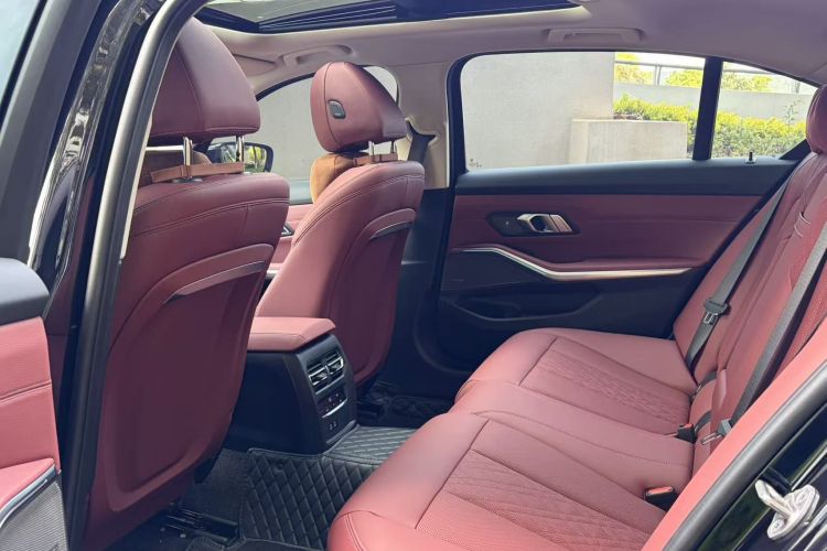 BMW 3 Series 2024 изображение автомобиля #12