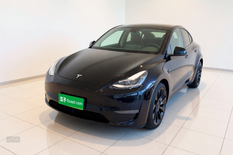 Tesla Model Y 2023 car image #2
