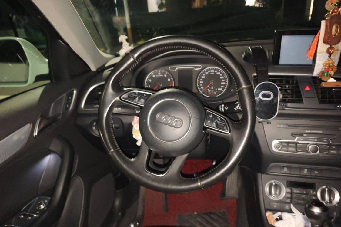 Audi Q3 2015 #24 Audi Q3 2015 car image #24