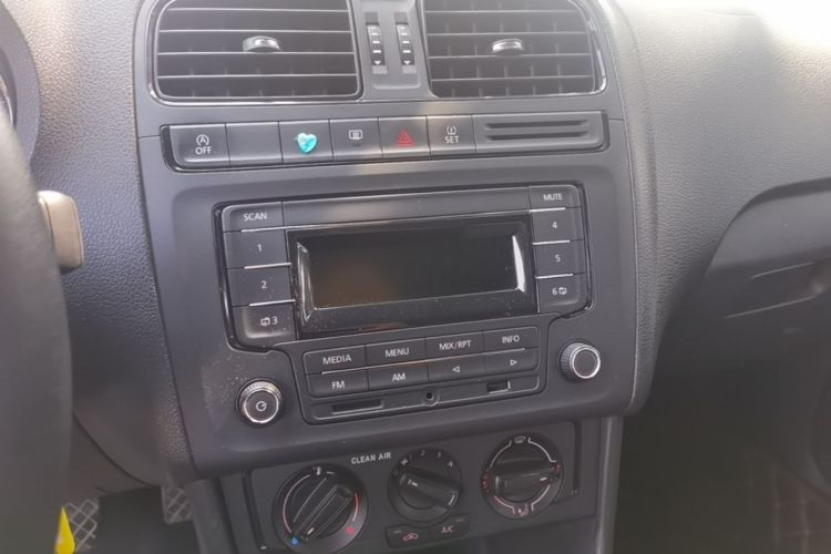 Volkswagen Polo 2018 car image #13