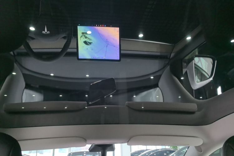 Tesla Model Y 2021 car image #18