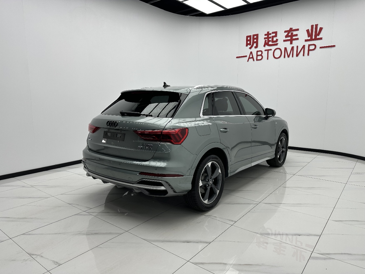 Audi Q3 2023 car image #9