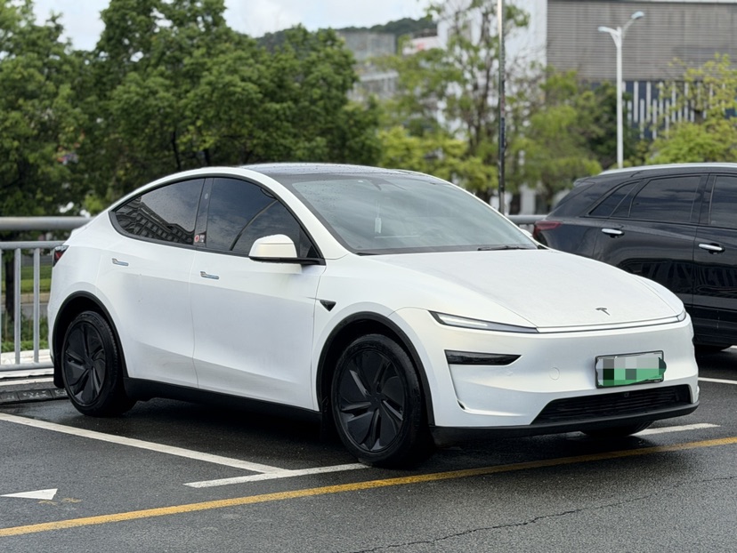 Tesla Model Y 2025 #3 Tesla Model Y 2025 car image #3