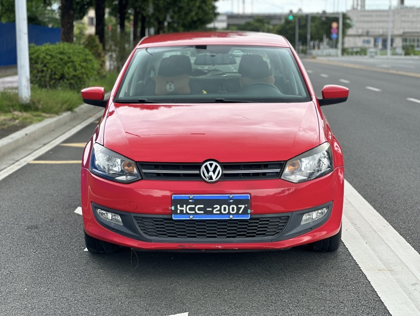 Volkswagen Polo 2012 car image #2