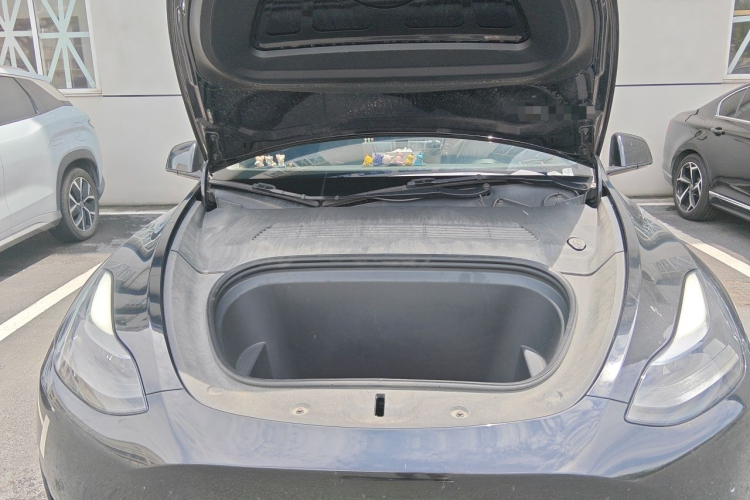 Tesla Model Y 2022 car image #22