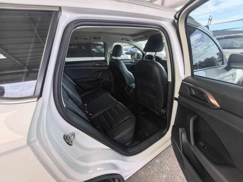 2023 car image #4