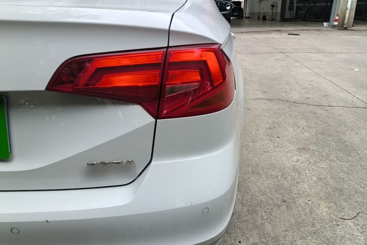 Volkswagen Bora 2016 car image #8