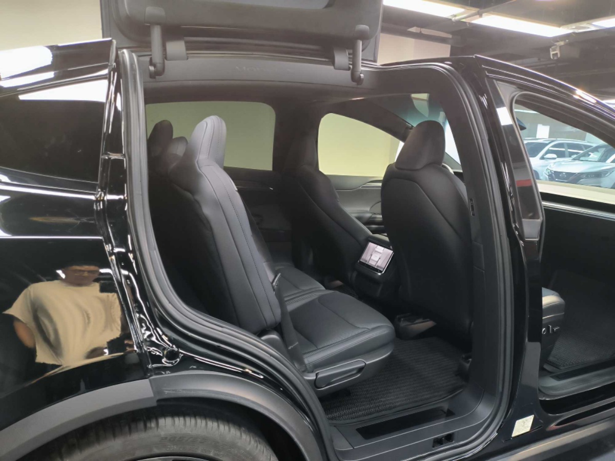 Tesla Model X 2024 #4 Tesla Model X 2024 car image #4