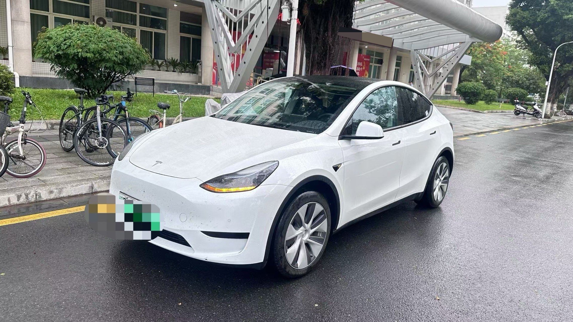 Tesla Model Y 2023 car image 