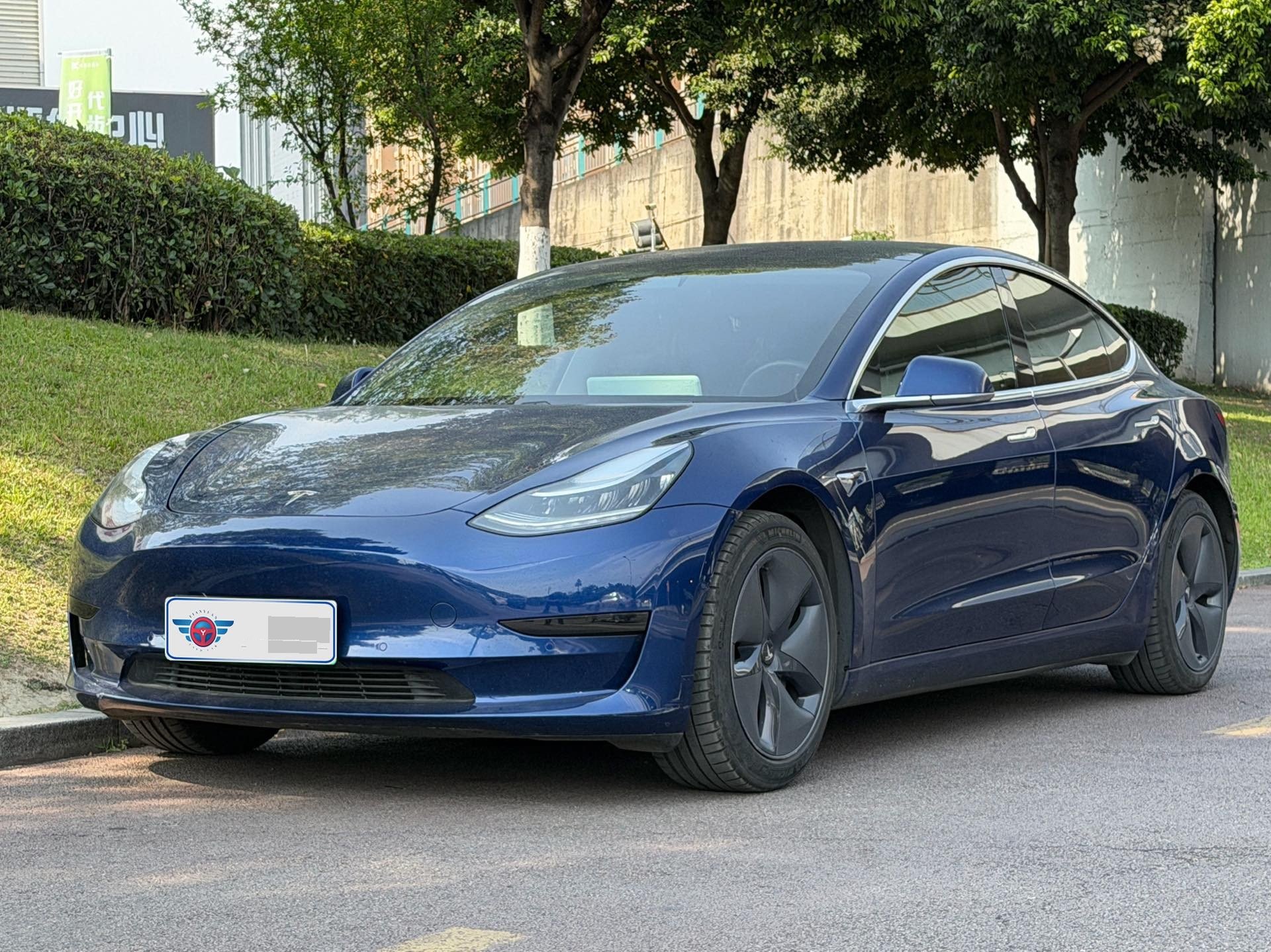 Tesla Model 3 2020 car image 