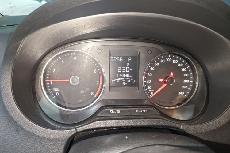 Volkswagen Polo 2019 car image #12