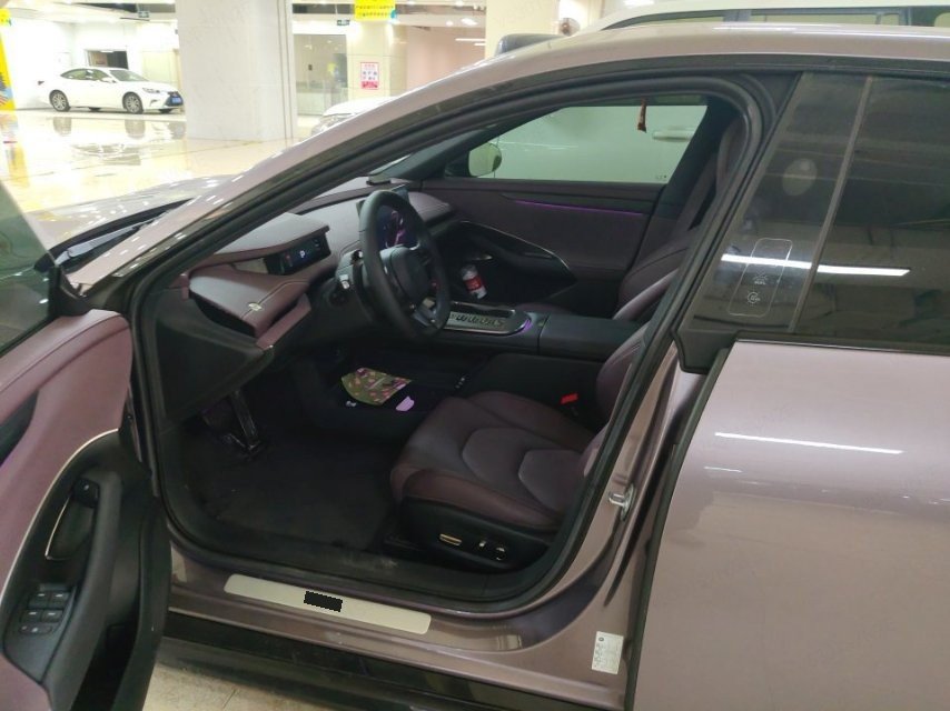 MI SU7 2024 imagen de coche #3