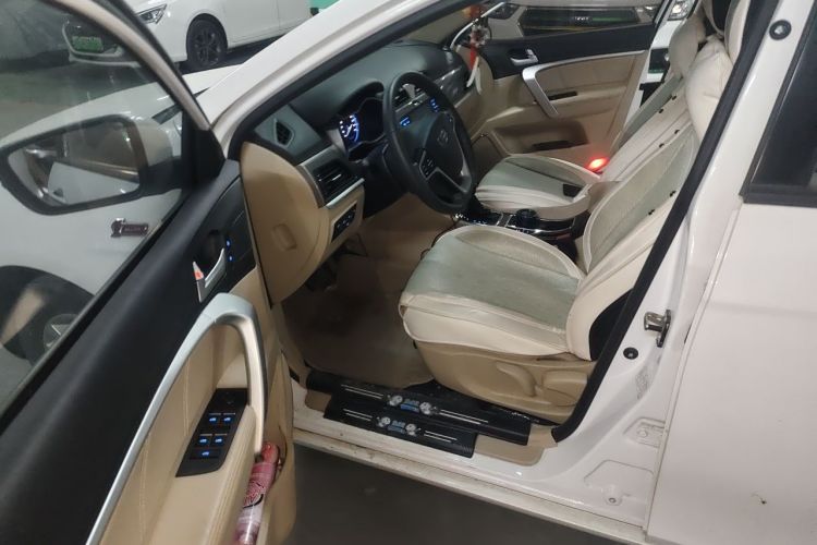 GEELY Emgrand 2018 car image #9
