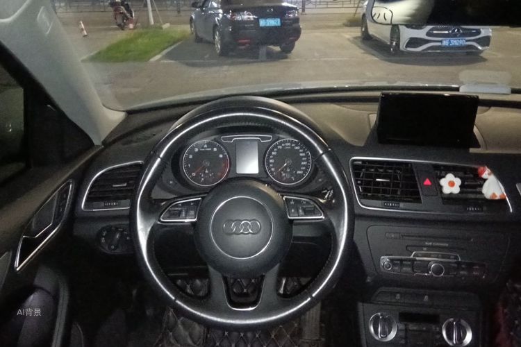 Audi Q3 2015 car image #12