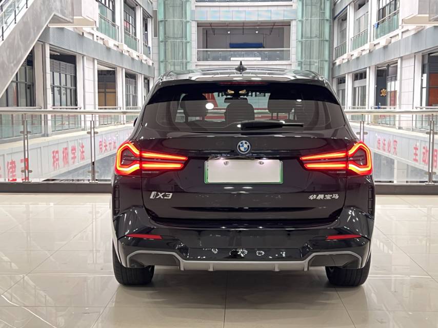 BMW iX3 2024 car image #4