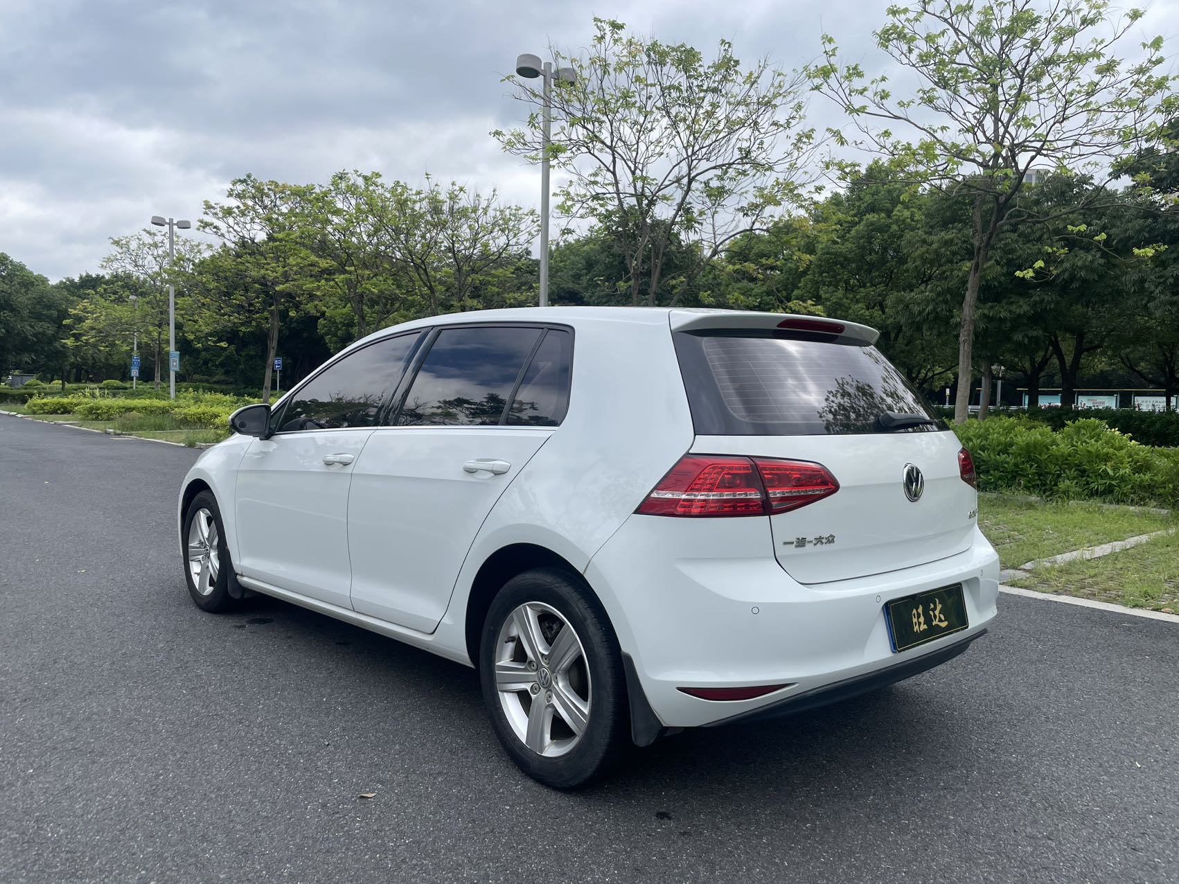 Volkswagen Golf 2014 car image #7