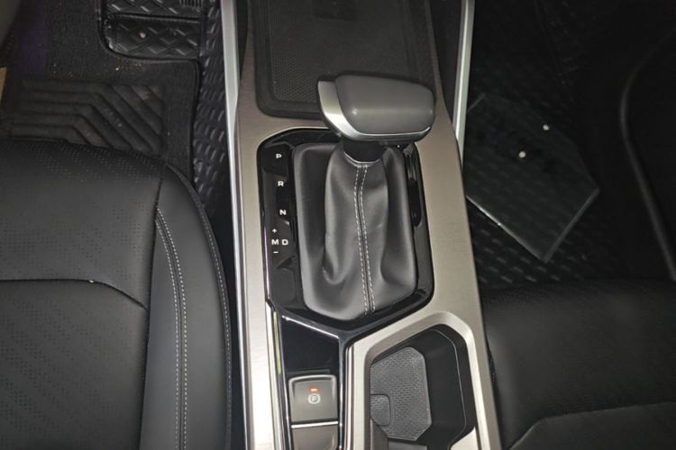 GEELY Emgrand 2022 #14 GEELY Emgrand 2022 car image #14