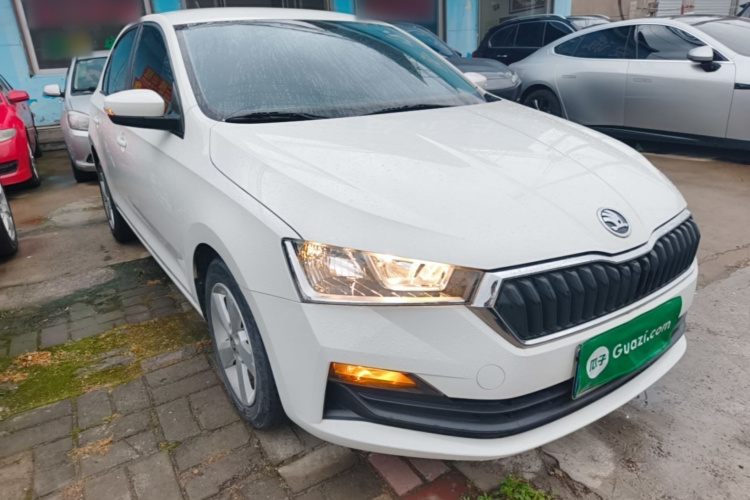 Skoda Rapid 2020 car image #4