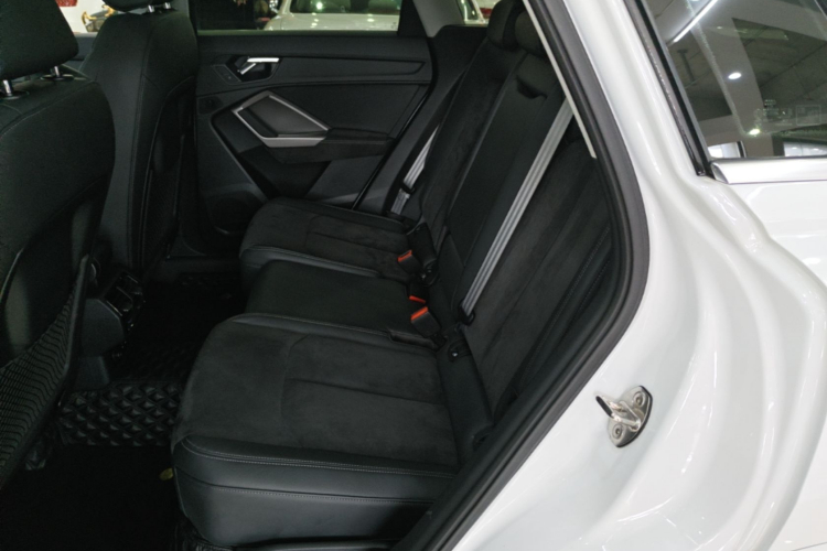 Audi Q3 2022 car image #13