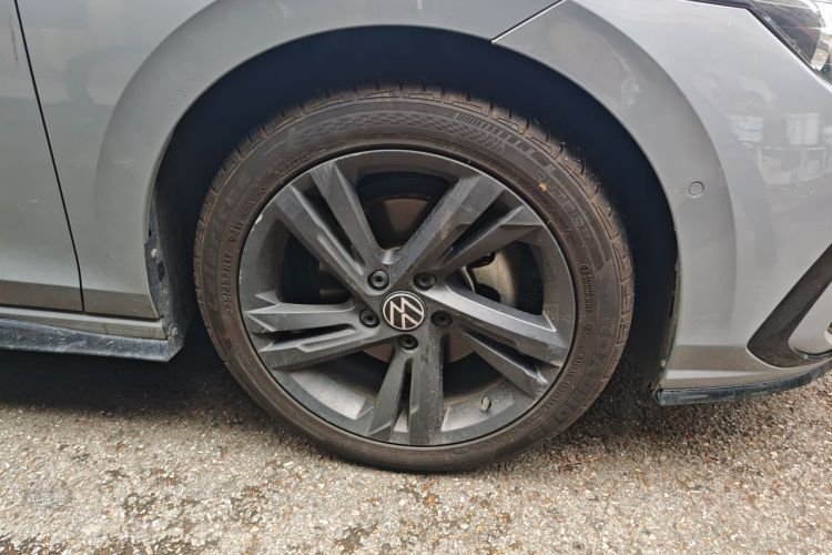 Volkswagen Golf 2021 car image #9