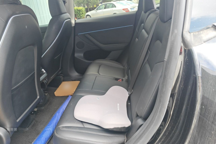 Tesla Model Y 2022 car image #19