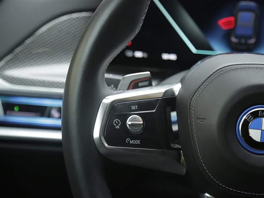 BMW i7 M70L 2023 car image #16