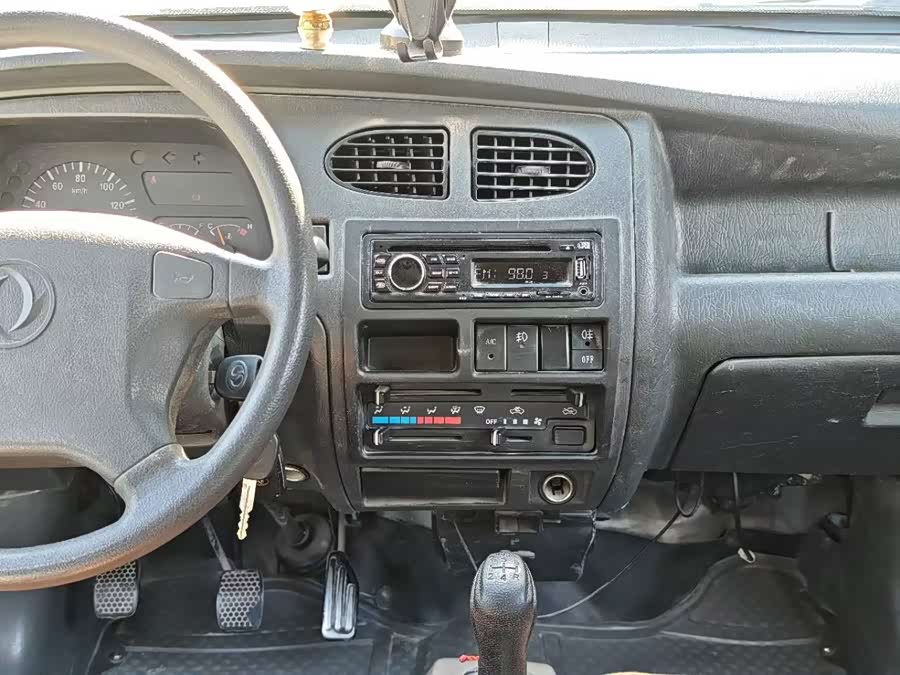 2013 car image #16