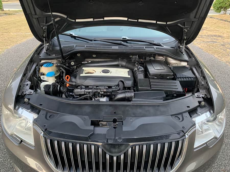 Skoda Superb 2011 صورة سيارة #16