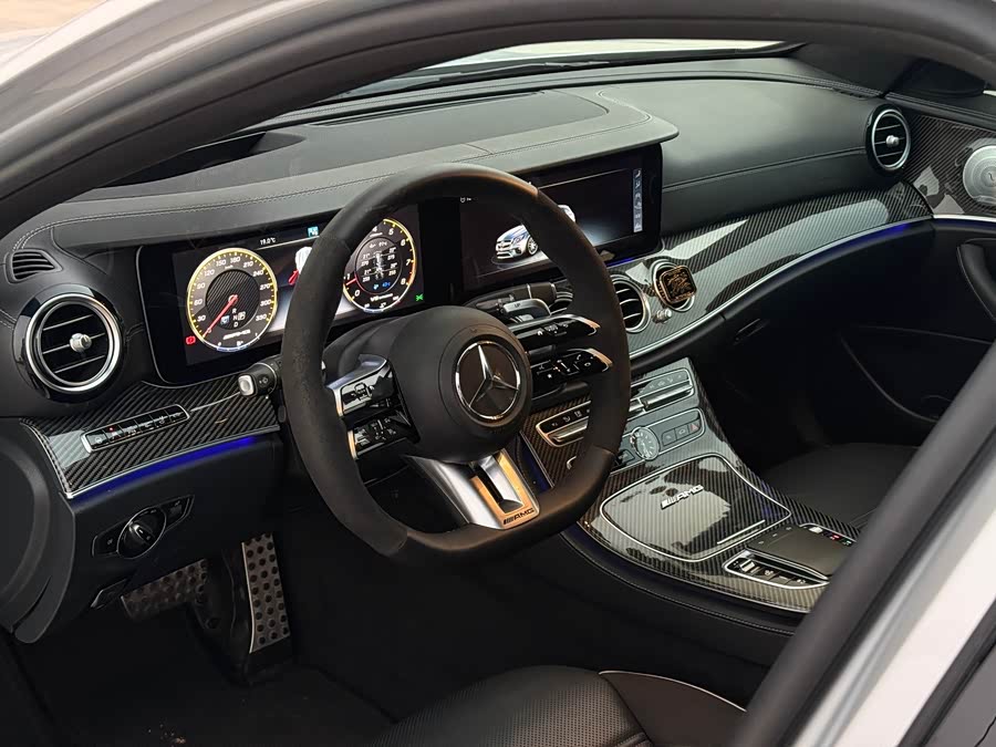 Mercedes-Benz E AMG 2019 immagine di auto #16